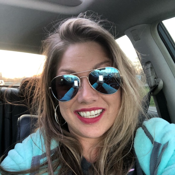 Meet your Posher, Tara - Picture 1 of 1